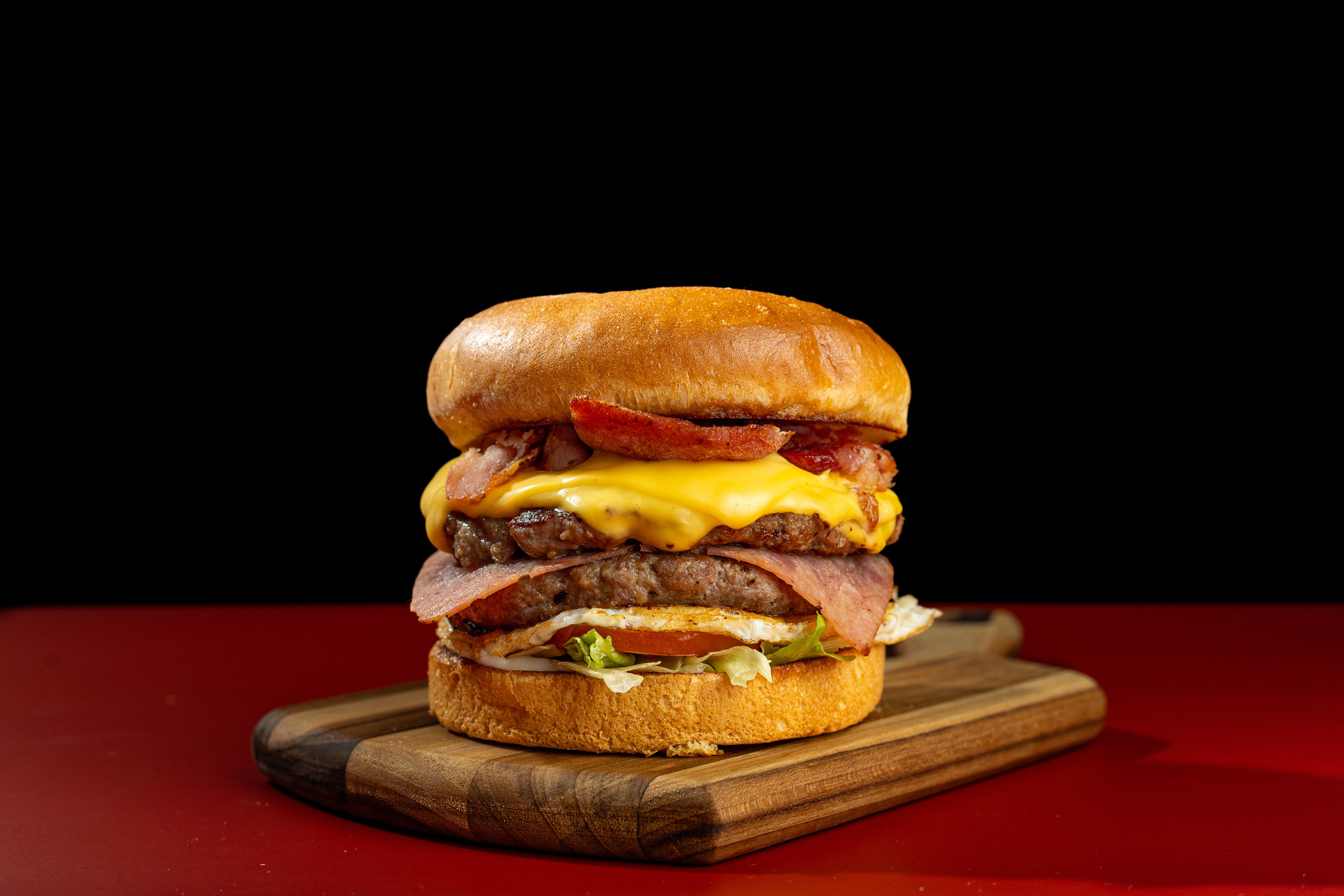 Hambúrguer artesanal Legacy Burger com cheddar e bacon